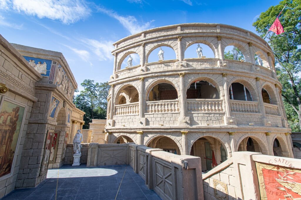 Palac Saturna, Polonia