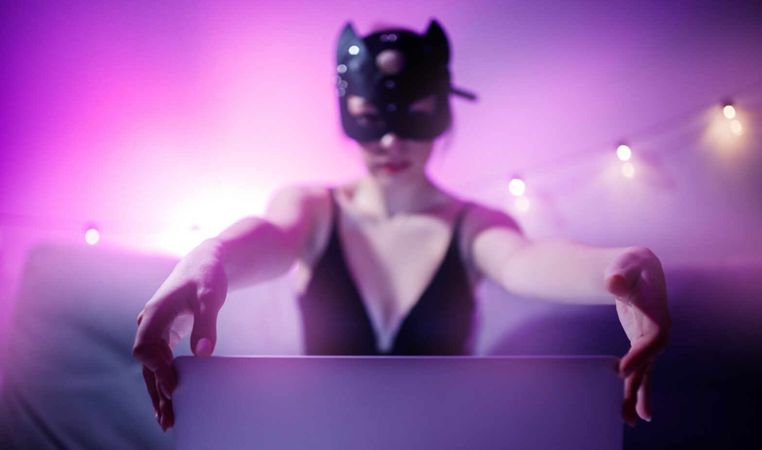 OnlyFans e o platformă care a reușit să se ridice și să devină un business de miliarde de dolari, în ciuda controverselor din jurul său. Sursa foto: Shutterstock