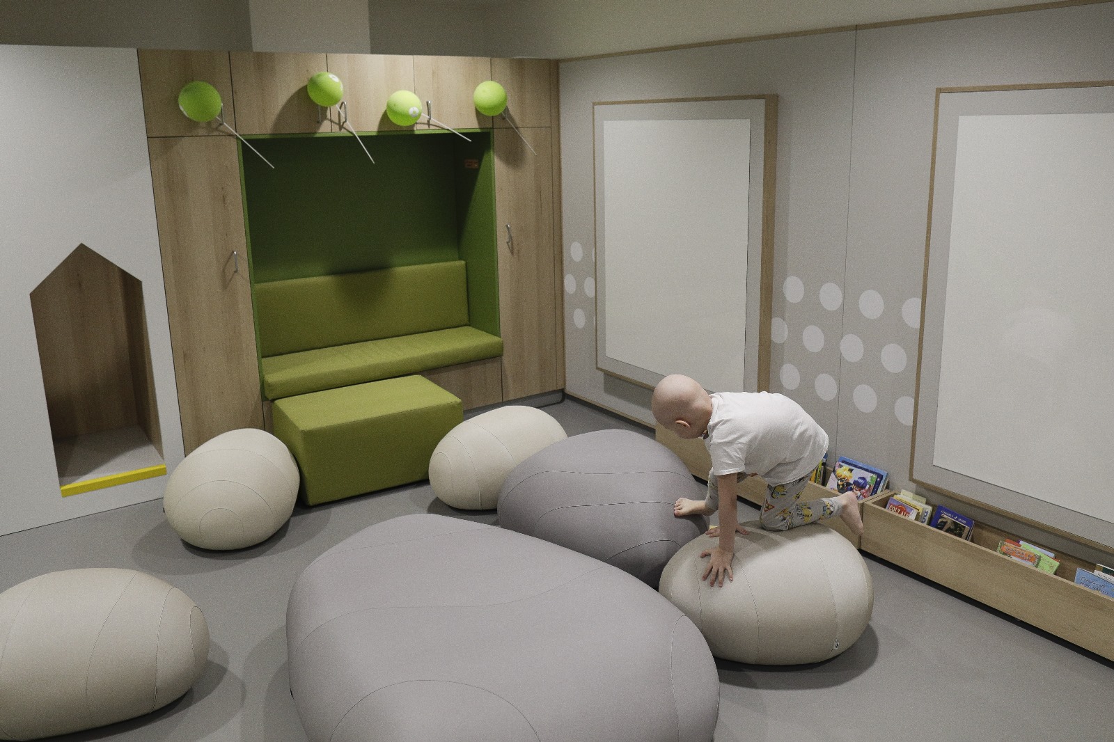 Pacient în camera de joacă a copiilor. FOTO: Inquam Photos/ Octav Ganea