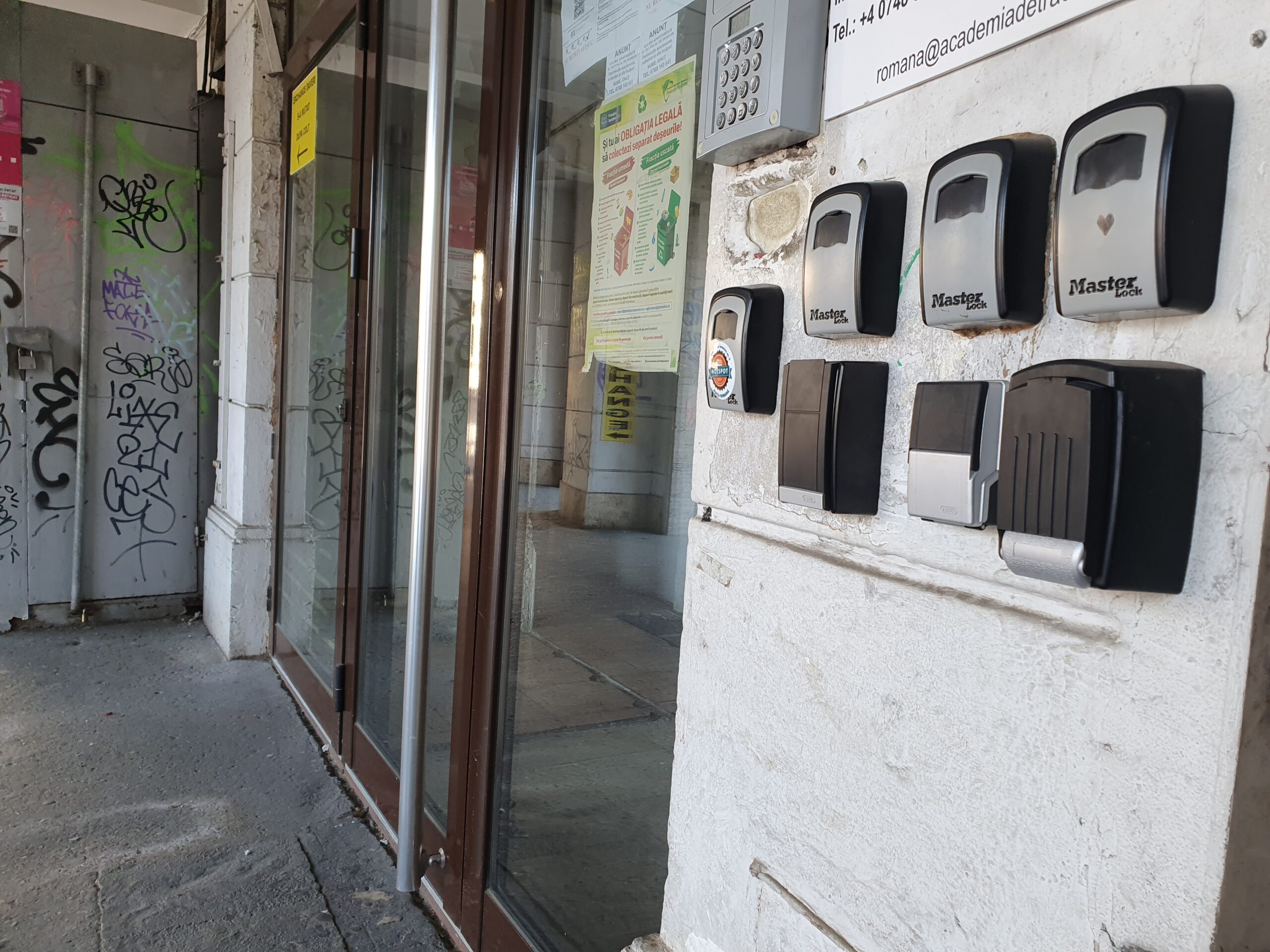 apartamente inchiriat airbnb booking