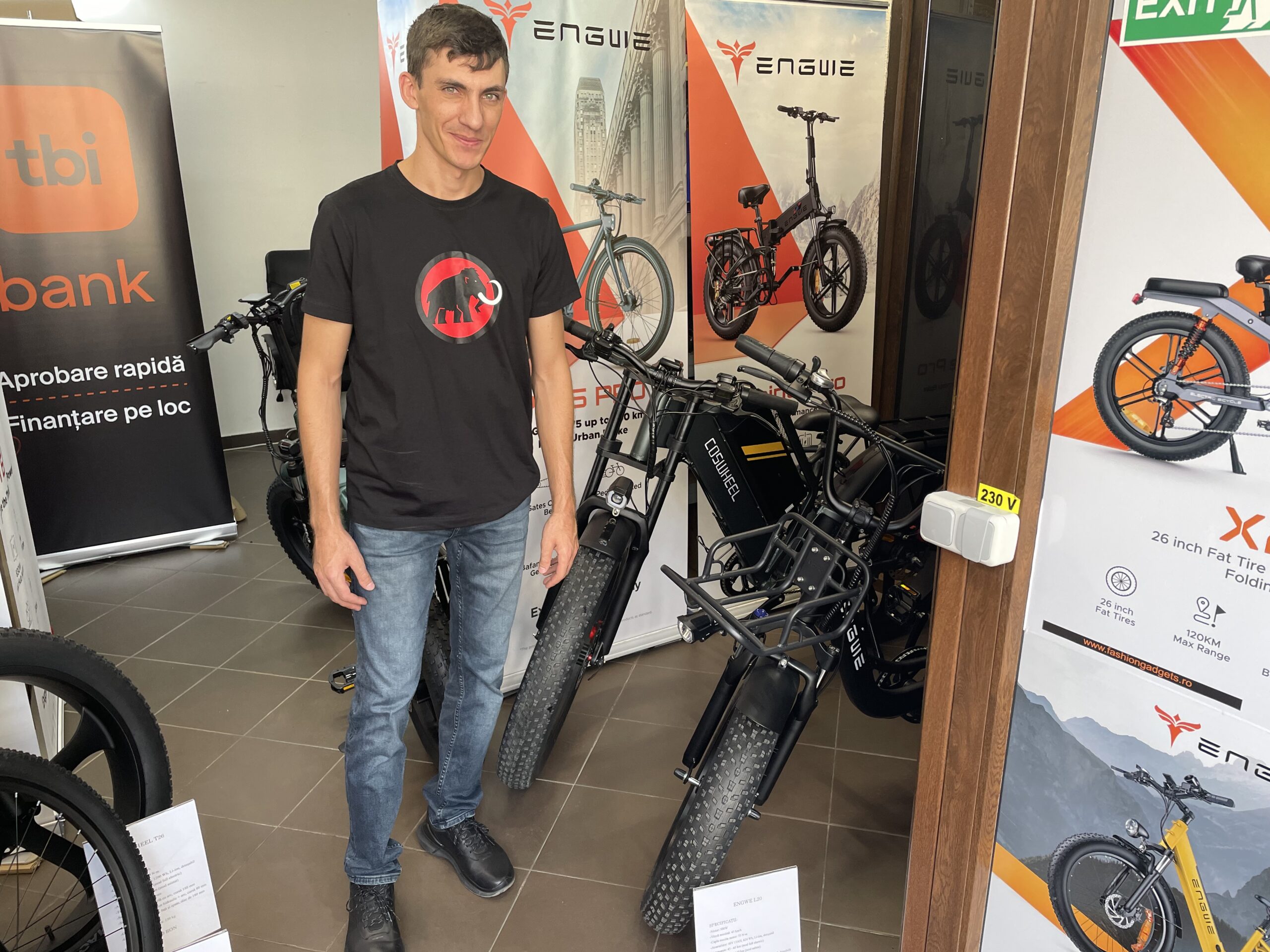 Andrei Popa, în magazinul din București. Sursă foto: Panorama