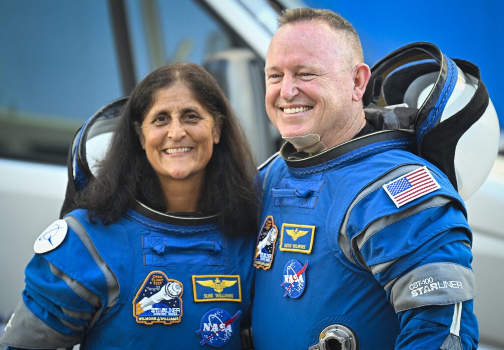 Piloții de test de pe Starliner sunt Sunita Williams și Barry Wilmore. Inițial, misiunea lor pe Stația Spațială Internațională ar fi trebuit să dureze 9 zile, Foto. Profimedia
